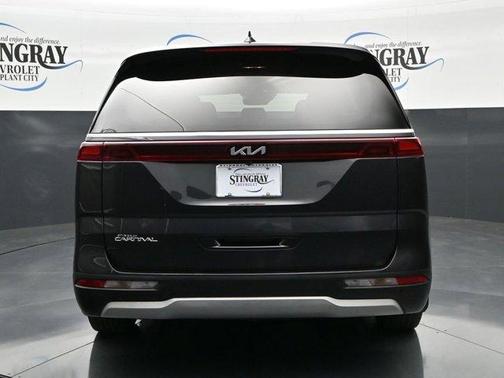 Metal 2023 Kia Carnival LX