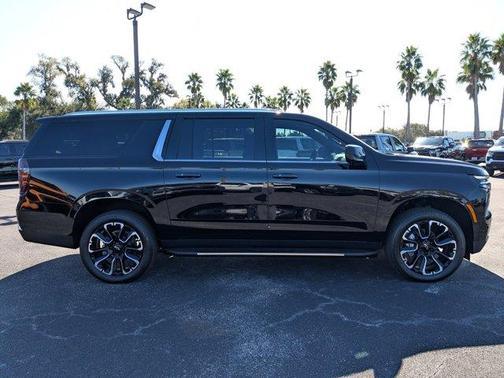 2025 Chevrolet Suburban LS