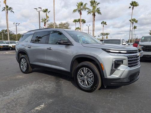 2025 Chevrolet Traverse LT