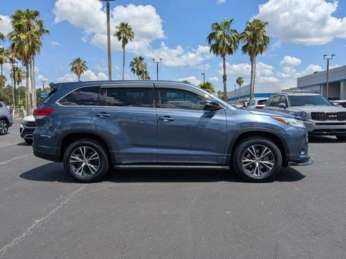 2017 Toyota Highlander LE