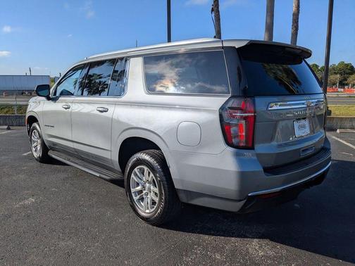 2023 Chevrolet Suburban LT
