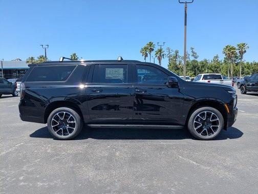 2025 Chevrolet Suburban RST