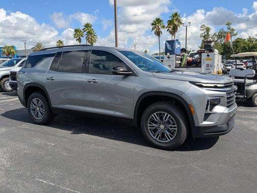 2025 Chevrolet Traverse LT