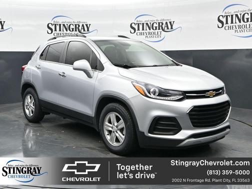 Silver Ice Metallic 2020 Chevrolet Trax LT