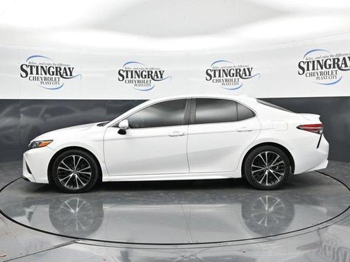 Super White 2019 Toyota Camry SE