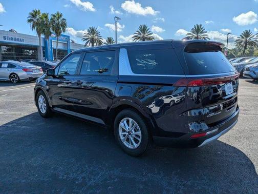 2022 Kia Carnival LX