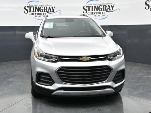 Silver Ice Metallic 2020 Chevrolet Trax LT