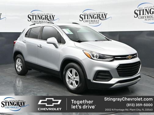 Silver Ice Metallic 2020 Chevrolet Trax LT