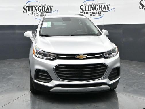 Silver Ice Metallic 2020 Chevrolet Trax LT