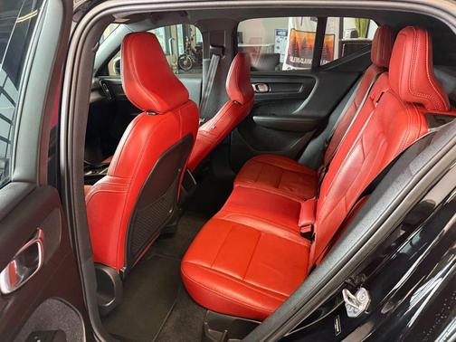 2019 Volvo XC40 T5 Momentum