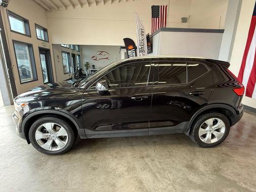 2019 Volvo XC40 T5 Momentum