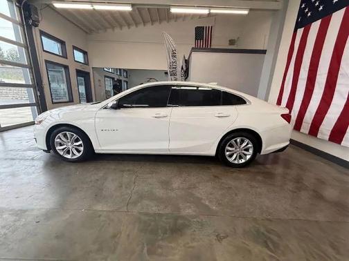 Summit White 2024 Chevrolet Malibu FWD 1LT