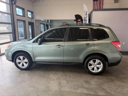 2016 Subaru Forester 2.5i