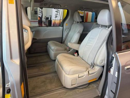 2012 Toyota Sienna XLE