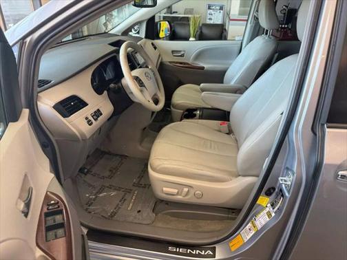 2012 Toyota Sienna XLE