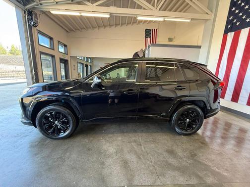 Midnight Black Metallic 2022 Toyota RAV4 Hybrid SE