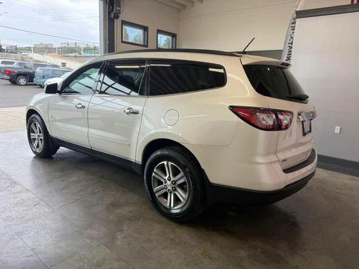 White 2015 Chevrolet Traverse 2LT
