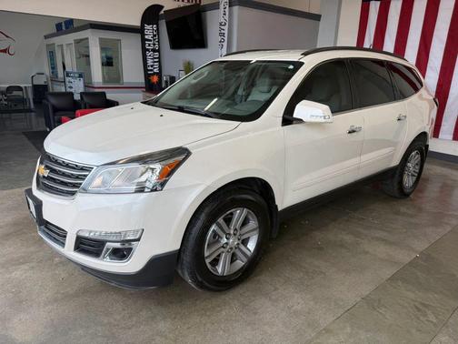 White 2015 Chevrolet Traverse 2LT