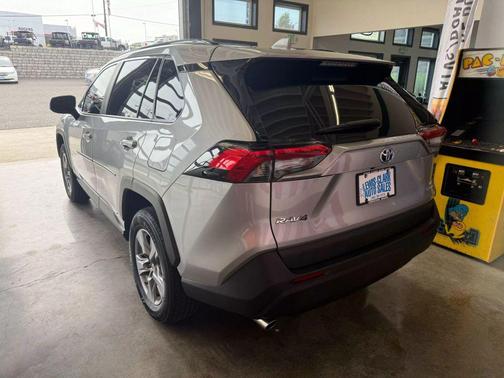 2022 Toyota RAV4 Hybrid LE