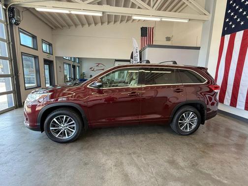 Ooh La La Rouge Mica 2018 Toyota Highlander XLE