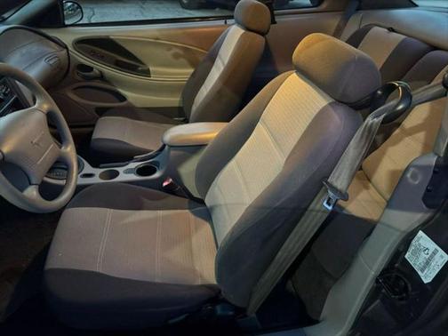 2004 Ford Mustang Deluxe