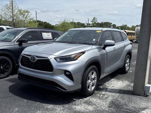Celestial Silver Metallic 2023 Toyota Highlander LE