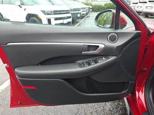 2025 Hyundai SONATA Hybrid SE