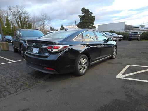 2017 Hyundai SONATA Hybrid Limited