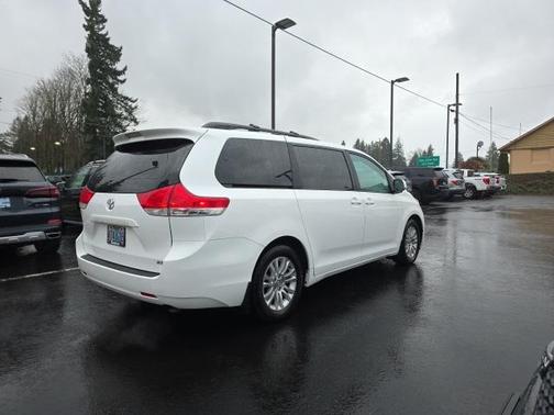 2013 Toyota Sienna XLE