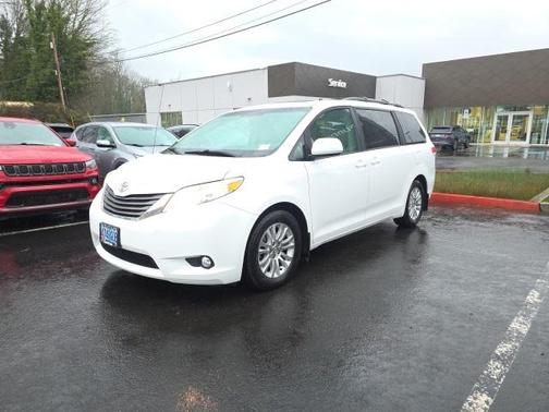 2013 Toyota Sienna XLE