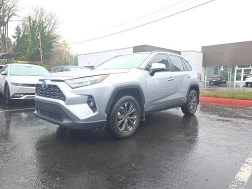2022 Toyota RAV4 Hybrid XLE Premium