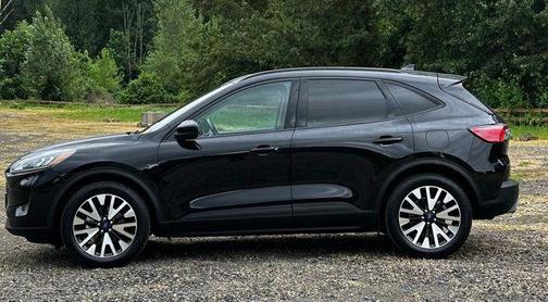 Agate Black Metallic 2020 Ford Escape SE