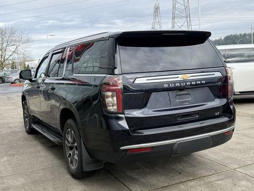 Midnight Blue Metallic 2022 Chevrolet Suburban LT