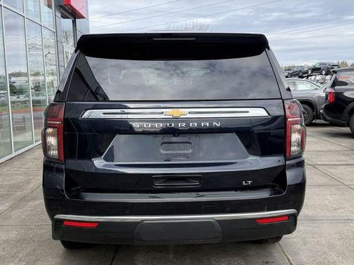 Midnight Blue Metallic 2022 Chevrolet Suburban LT