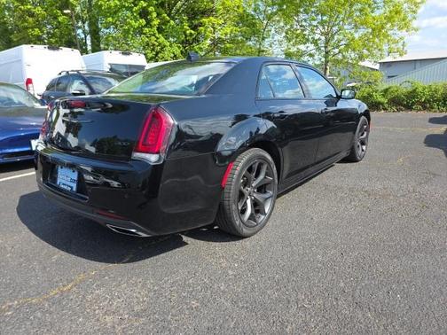 2022 Chrysler 300 Touring