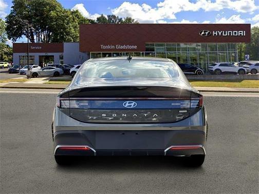 2026 Hyundai SONATA Hybrid Base