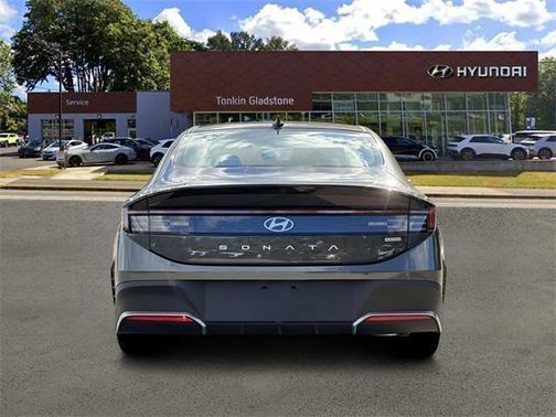 2026 Hyundai SONATA Hybrid Base