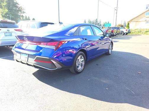 2025 Hyundai ELANTRA SE