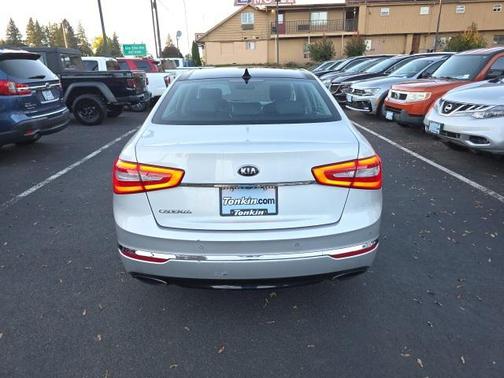 2016 Kia Cadenza Premium