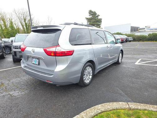 2017 Toyota Sienna SE
