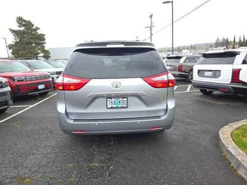 2017 Toyota Sienna SE