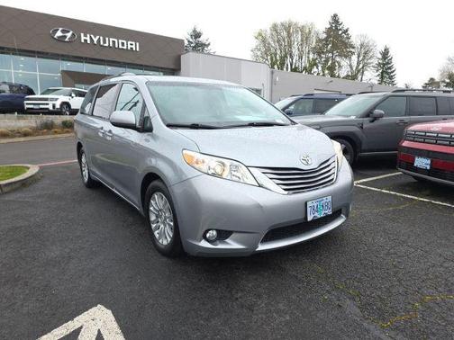 2017 Toyota Sienna SE