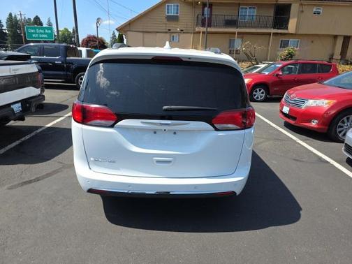 2020 Chrysler Pacifica Touring L