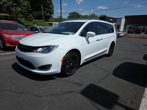 2020 Chrysler Pacifica Touring L