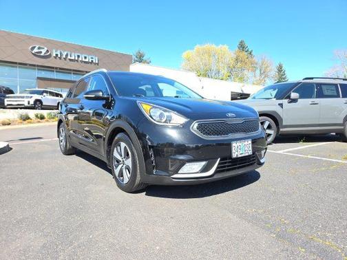 Aurora Black Pearl 2017 Kia Niro Touring