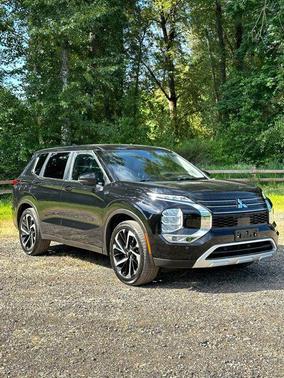 Black 2022 Mitsubishi Outlander SE