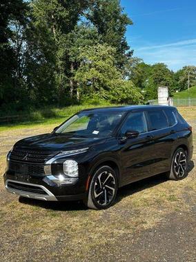 Black 2022 Mitsubishi Outlander SE