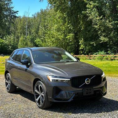 Platinum Grey Metallic 2024 Volvo XC60 Recharge Plug-In Hybrid T8 Ultimate Dark Theme