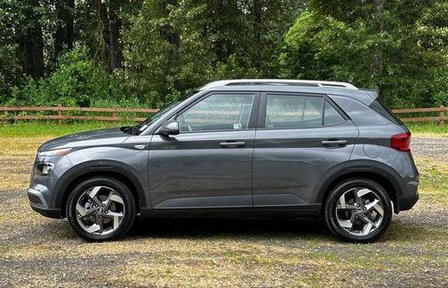 Ecotronic Gray 2025 Hyundai VENUE SEL