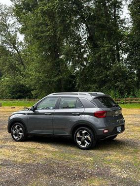 Ecotronic Gray 2025 Hyundai VENUE SEL